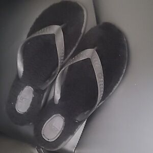 Ugg flip flops